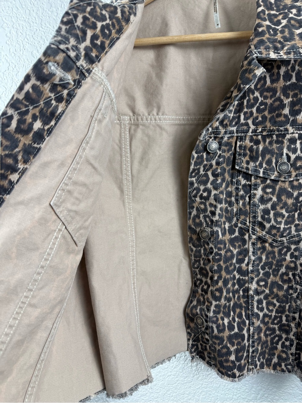 Free People | Leopard Print Cropped Denim Trucker Jacket | Size M - Picture 8 of 10